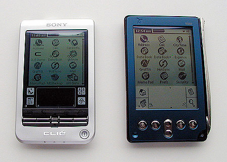 Sony Cli PEG-T415 (left) and Handspring Visor Edge (right) in diffused outdoor natural light