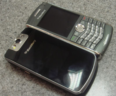 BlackBerry 8220 KickStart  BlackBerry Pearl 8120
