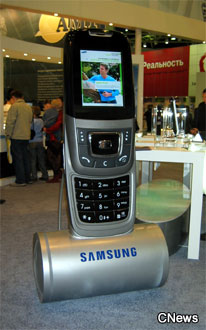 -: Samsung     
