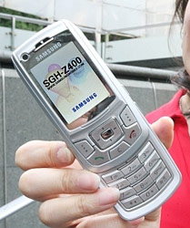 Samsung SGH-Z400   3G-  3,1- 
